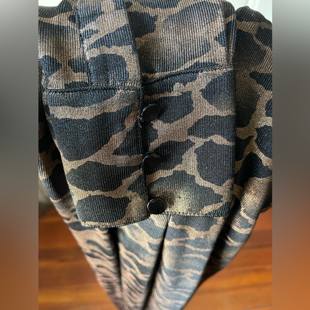 Sanyae Demure Animal print jumpsuit, zipper back, button wrist, size L, like new - Picture 8 of 8